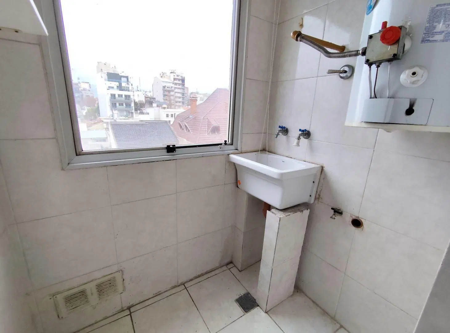 ALQUILER LINIERS 2 AMB SEMIPISO BALCON frente 4
