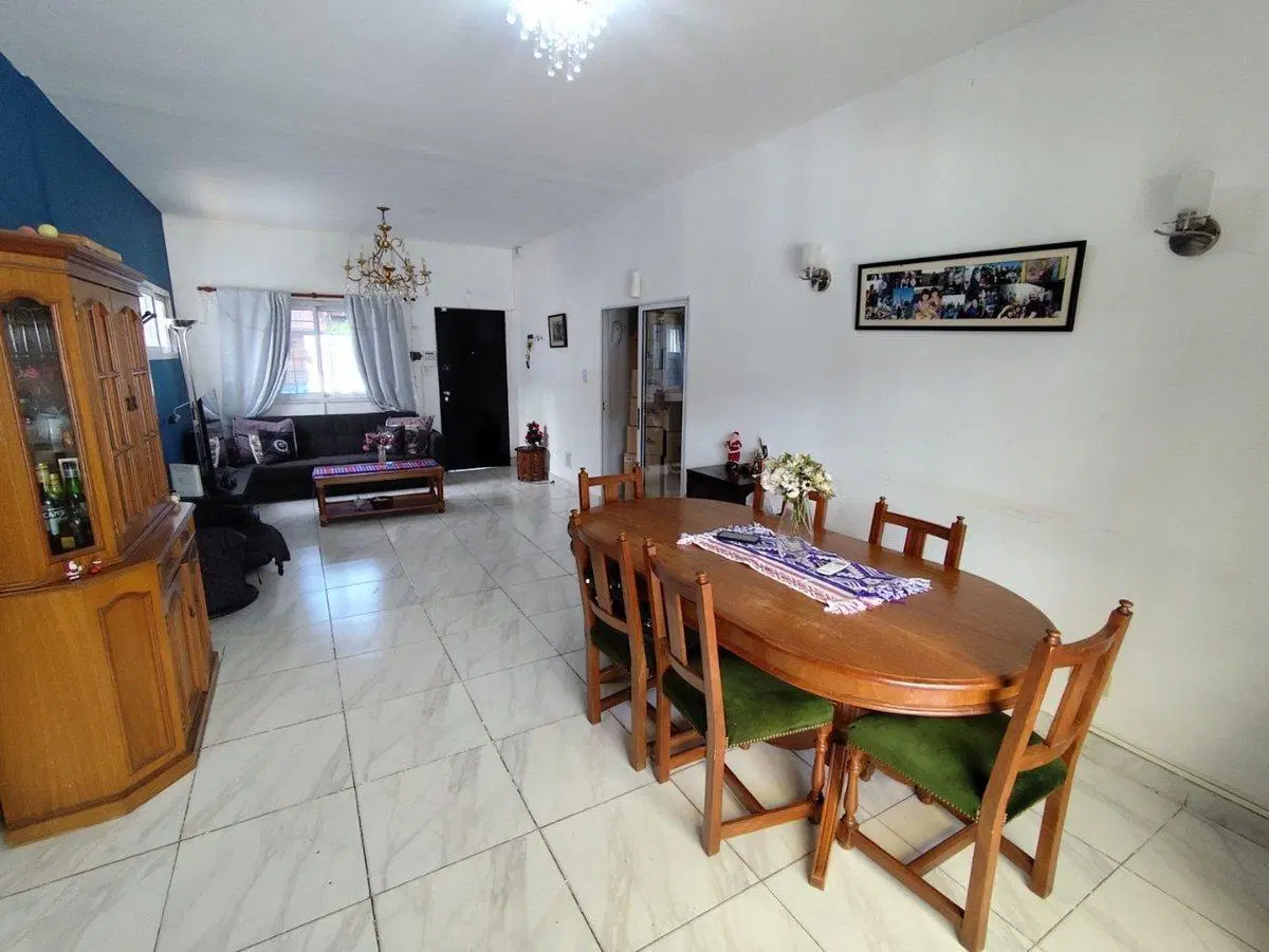 CASA VENTA CASTELAR 4 AMB PARQUE PISCINA COCHERA 2