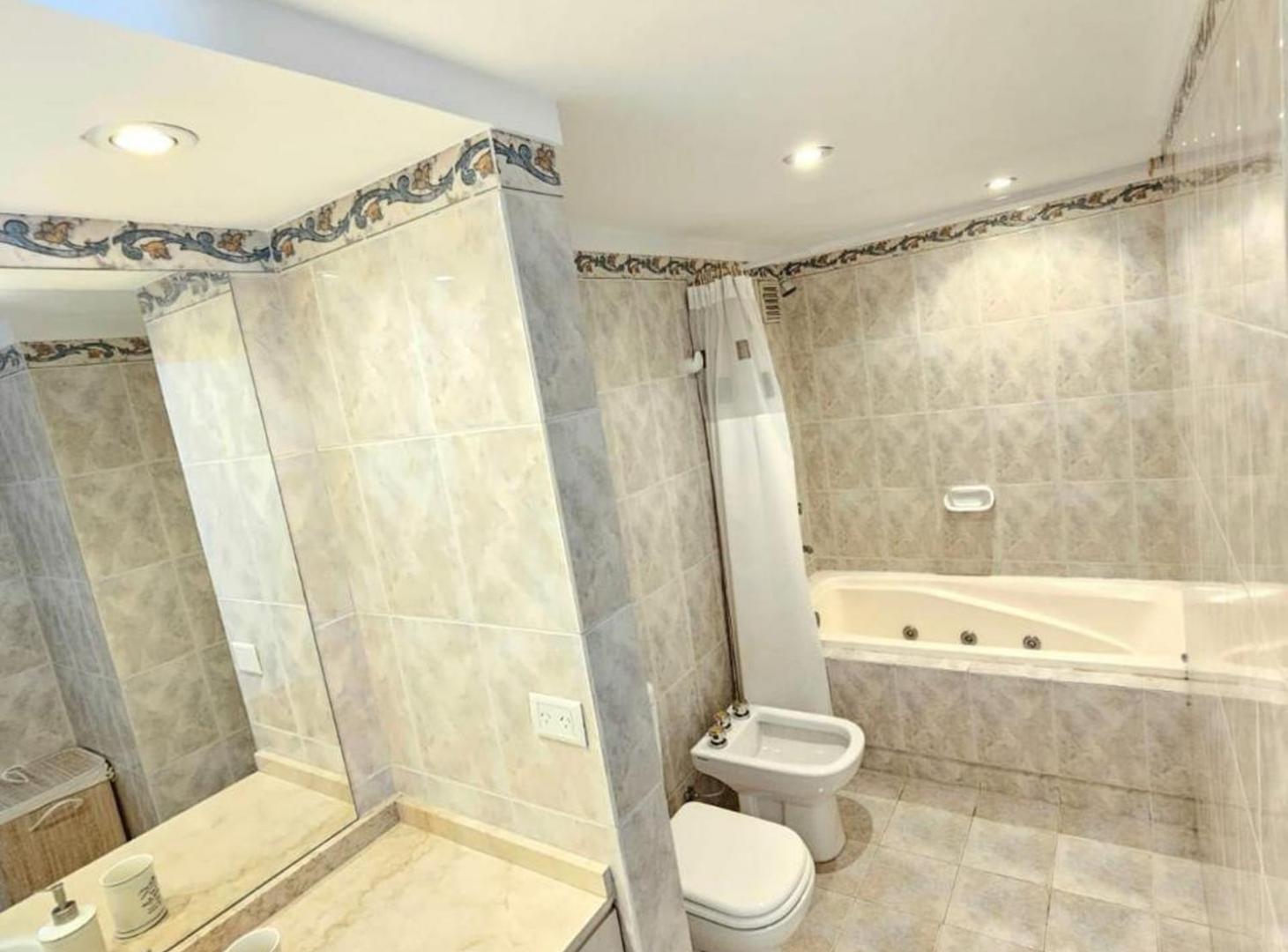 Foto de VENTA DEPARTAMENTO DUPLEX RECOLETA CON COCHERA, imagen 2