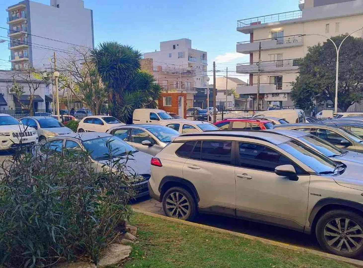 Depto 4 amb con balcón cochera y SUM y seguridad 8