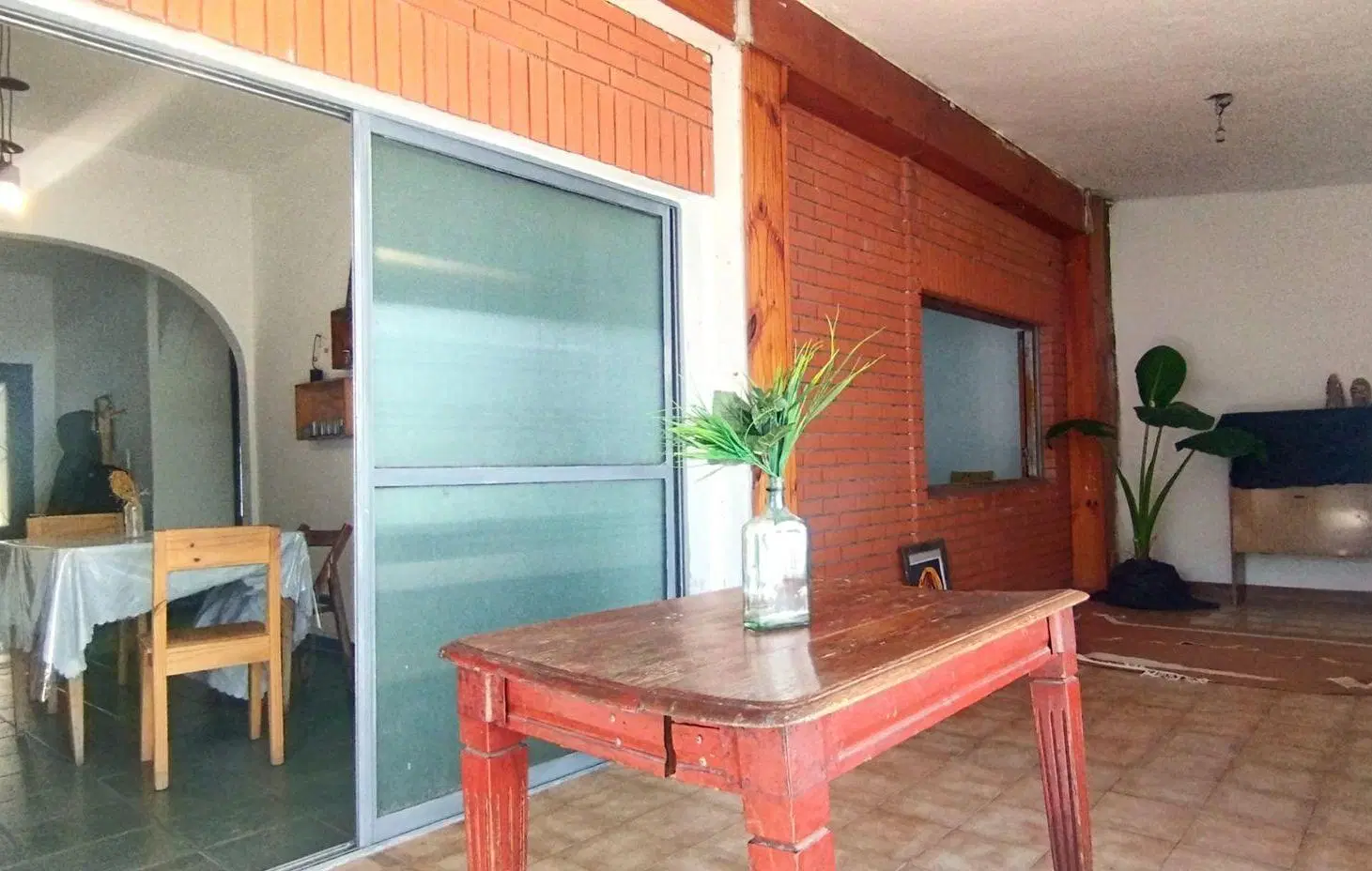 VENTA CASA 4 AMBIENTES CON DPTO EN FONDO QUILMES 8