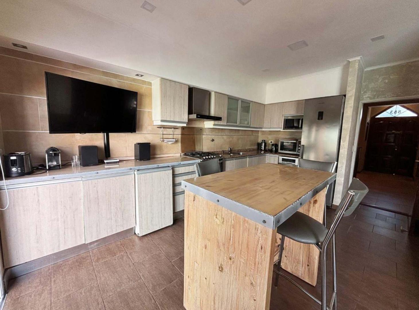 Foto de CASA 3 AMB 2 COCHERAS JARDIN PILETA RAMOS MEJIA, imagen 1