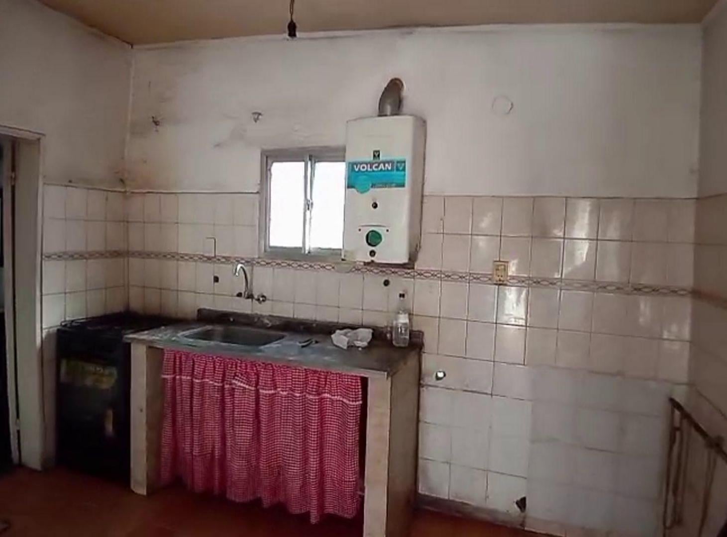 Foto de CASA 3 AMBIENTES CON GUARDA AUTO LANUS OESTE, imagen 1