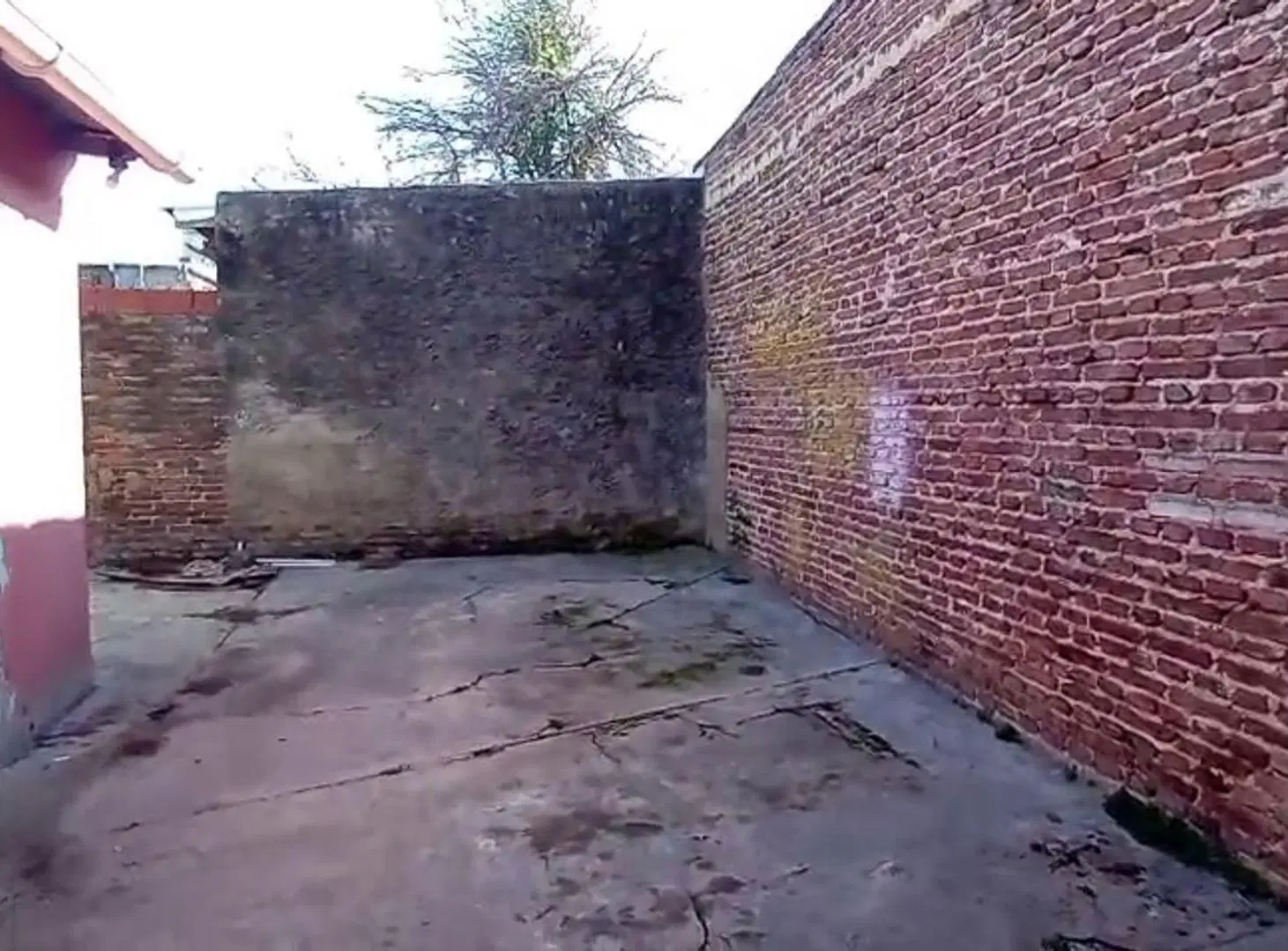 CASA 3 AMBIENTES CON GUARDA AUTO LANUS OESTE 2