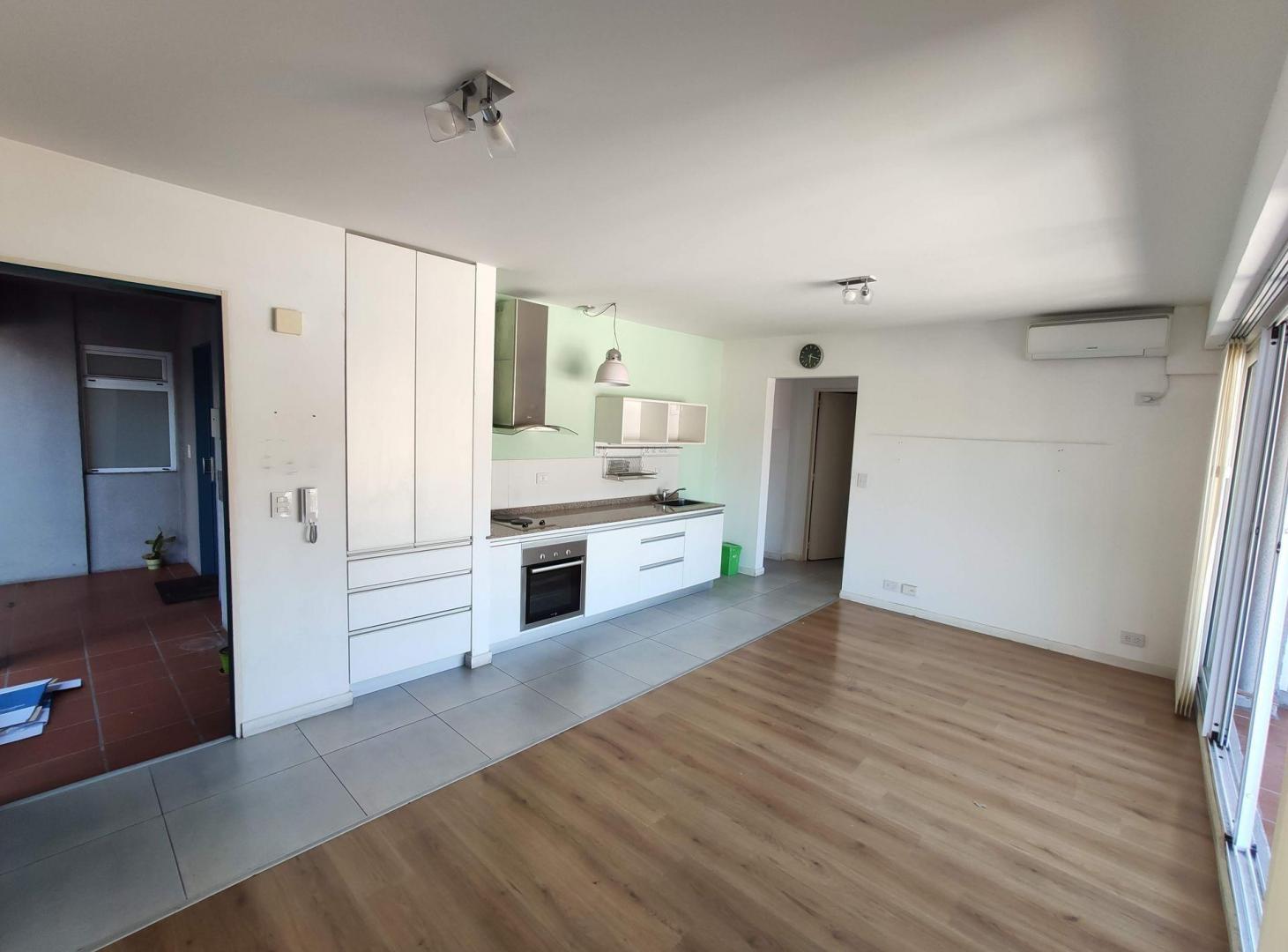 Foto de VENTA 2 AMBIENTES BALCON COCHERA Y PILETA, imagen 1