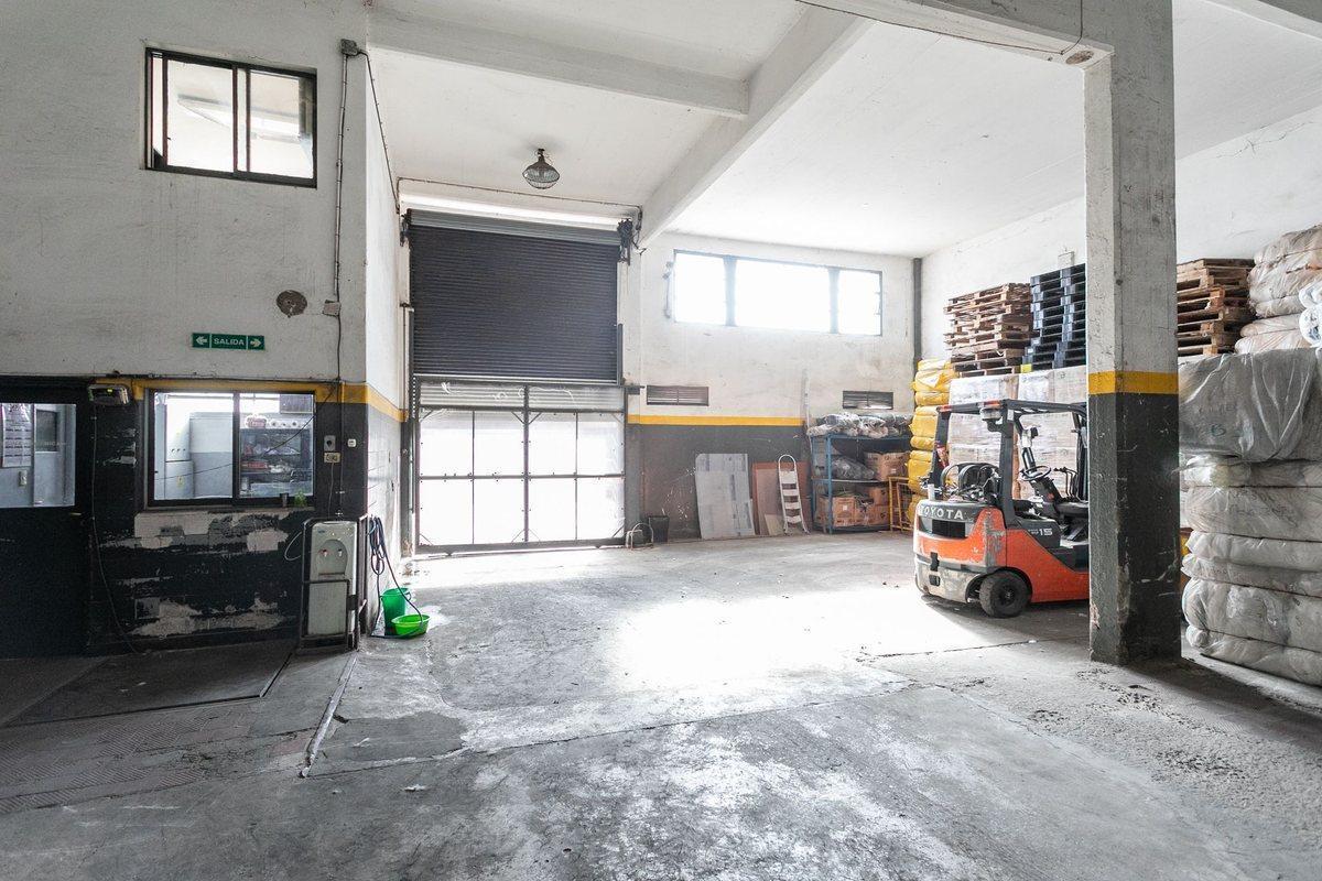 Foto de IMPORTANTE INMUEBLE COMERCIAL/INDUSTRIAL V. DEVOTO, imagen 1