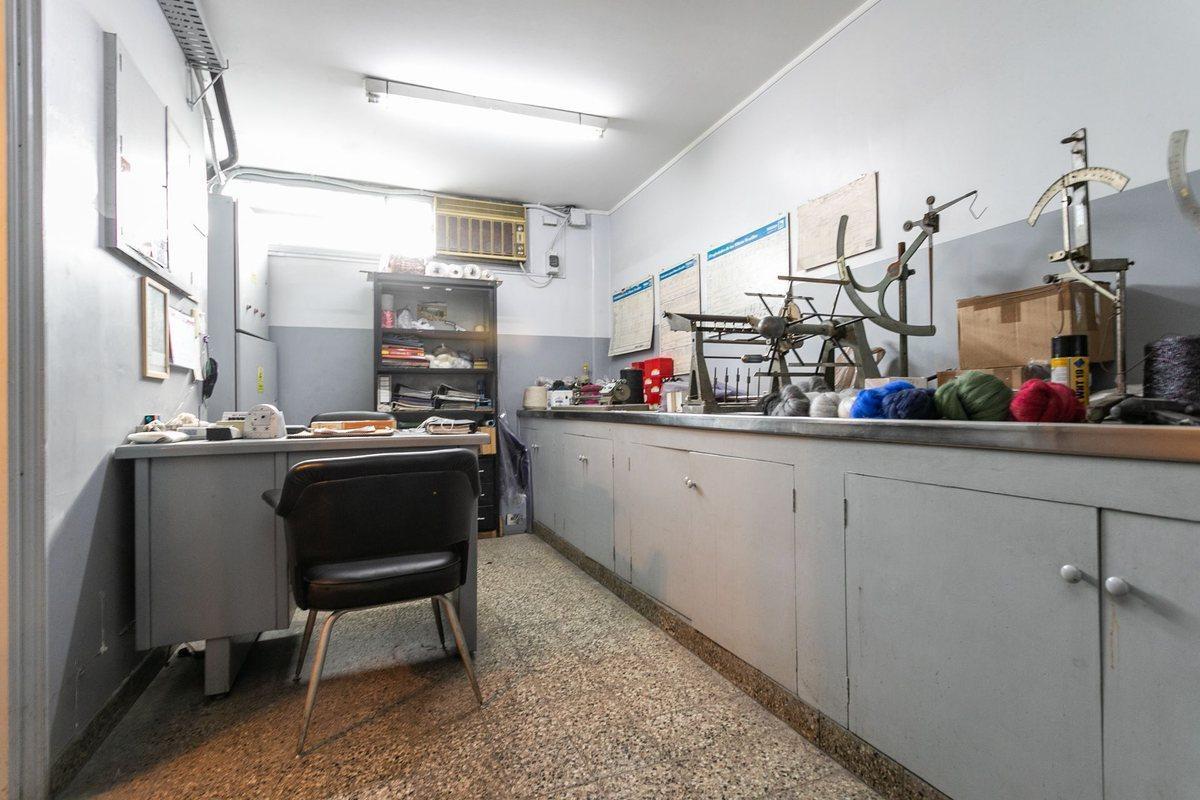 Foto de IMPORTANTE INMUEBLE COMERCIAL/INDUSTRIAL V. DEVOTO, imagen 4
