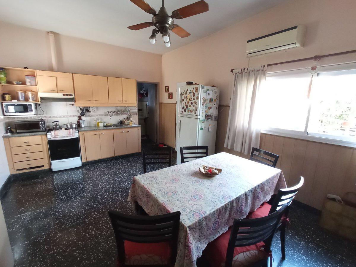 Foto de CASA VENTA 4 AMB JARDIN PATIO TERRAZA COCHERA, imagen 4
