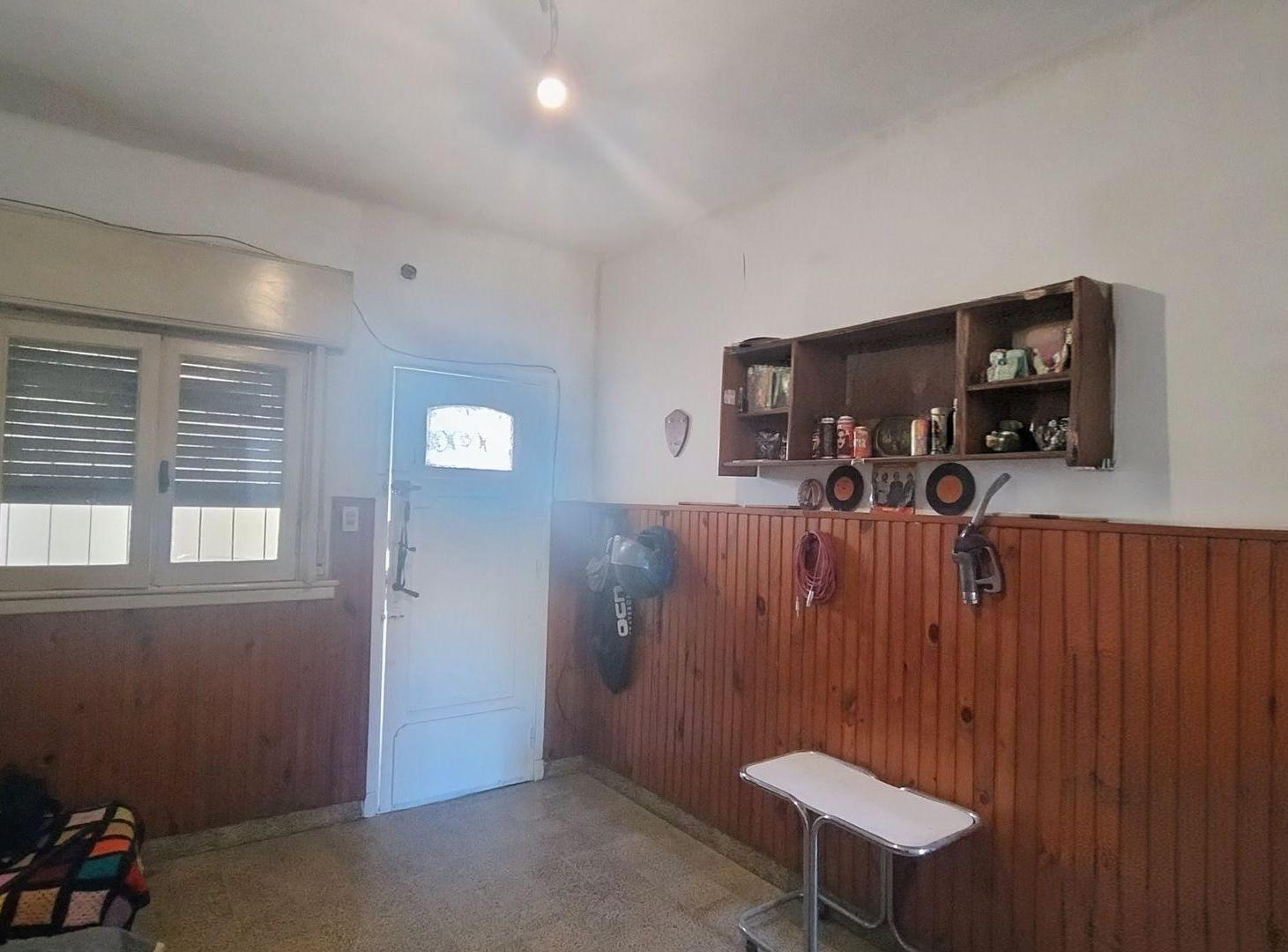 Foto de VENTA CASA C/JARDIN Y GARAGE LOTE PROPIO EZPELETA, imagen 2