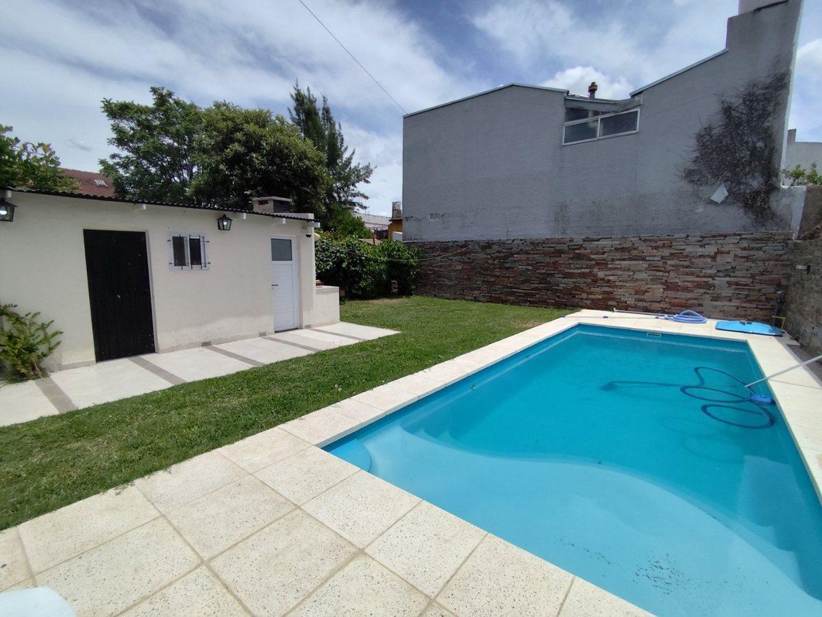 Foto de CASA VENTA CASTELAR 4 AMB PARQUE PISCINA COCHERA, imagen 5