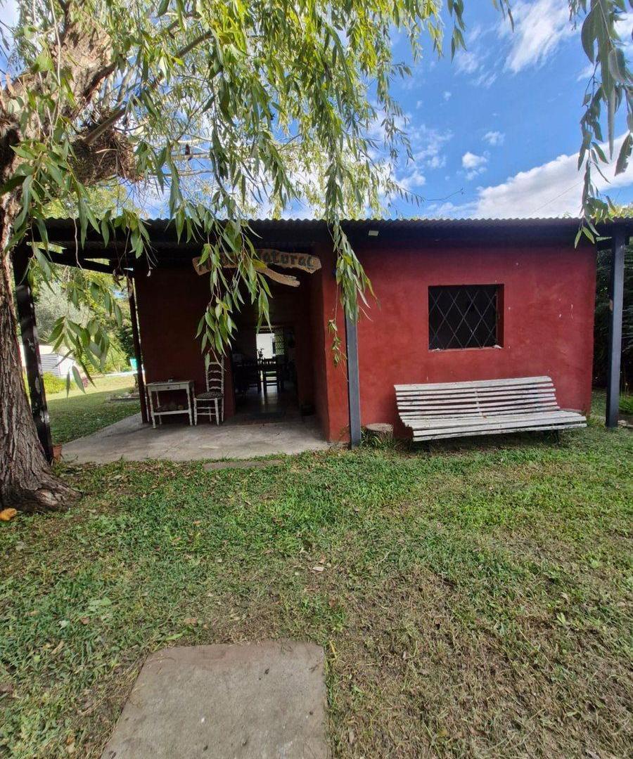 Foto de CASA QUINTA 3 AMB. EN LOBOS C/PILETA Y QUINCHO, imagen 2