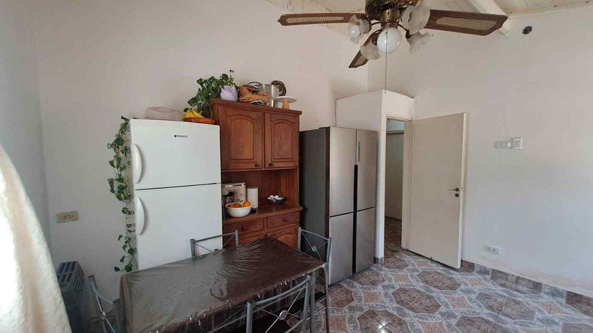 Foto de VENTA CASA 3 AMBIENTES, AMPLIO JARDIN, COCHERA, imagen 5