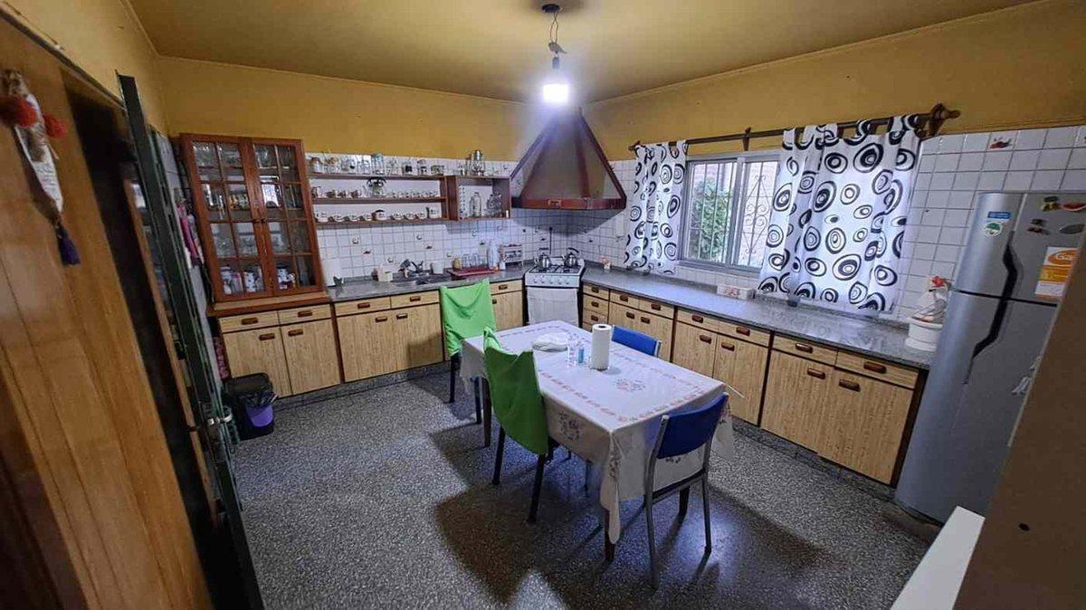 VENTA CASA EN ESQUINA CON GALPON.