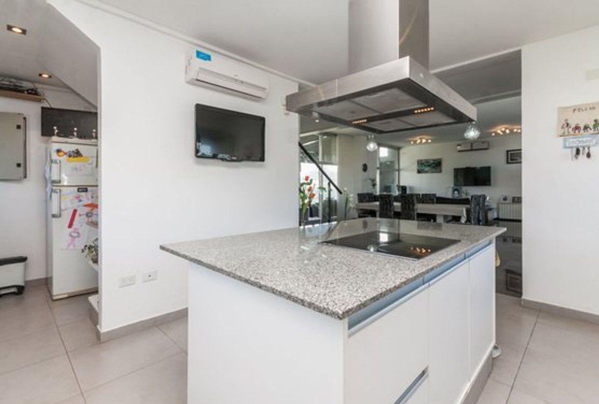 CASA 5 AMBIENTES CON PILETA EN HUDSON