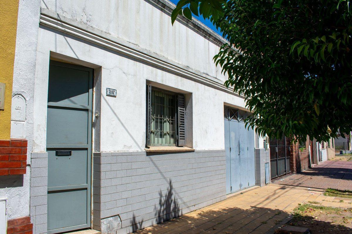 Foto de VENTA CASA BERNAL OESTE AMPLIO LOTE QUILMES, imagen 2