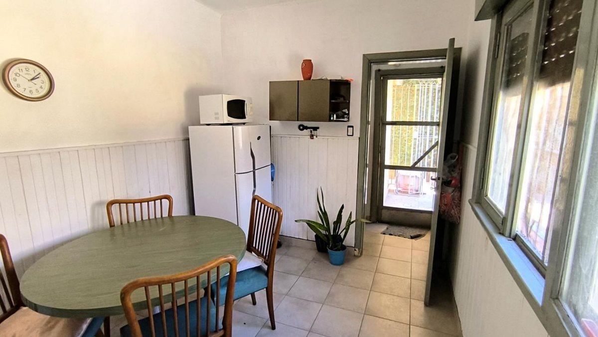Foto de VENTA CASA BERNAL OESTE AMPLIO LOTE QUILMES, imagen 3