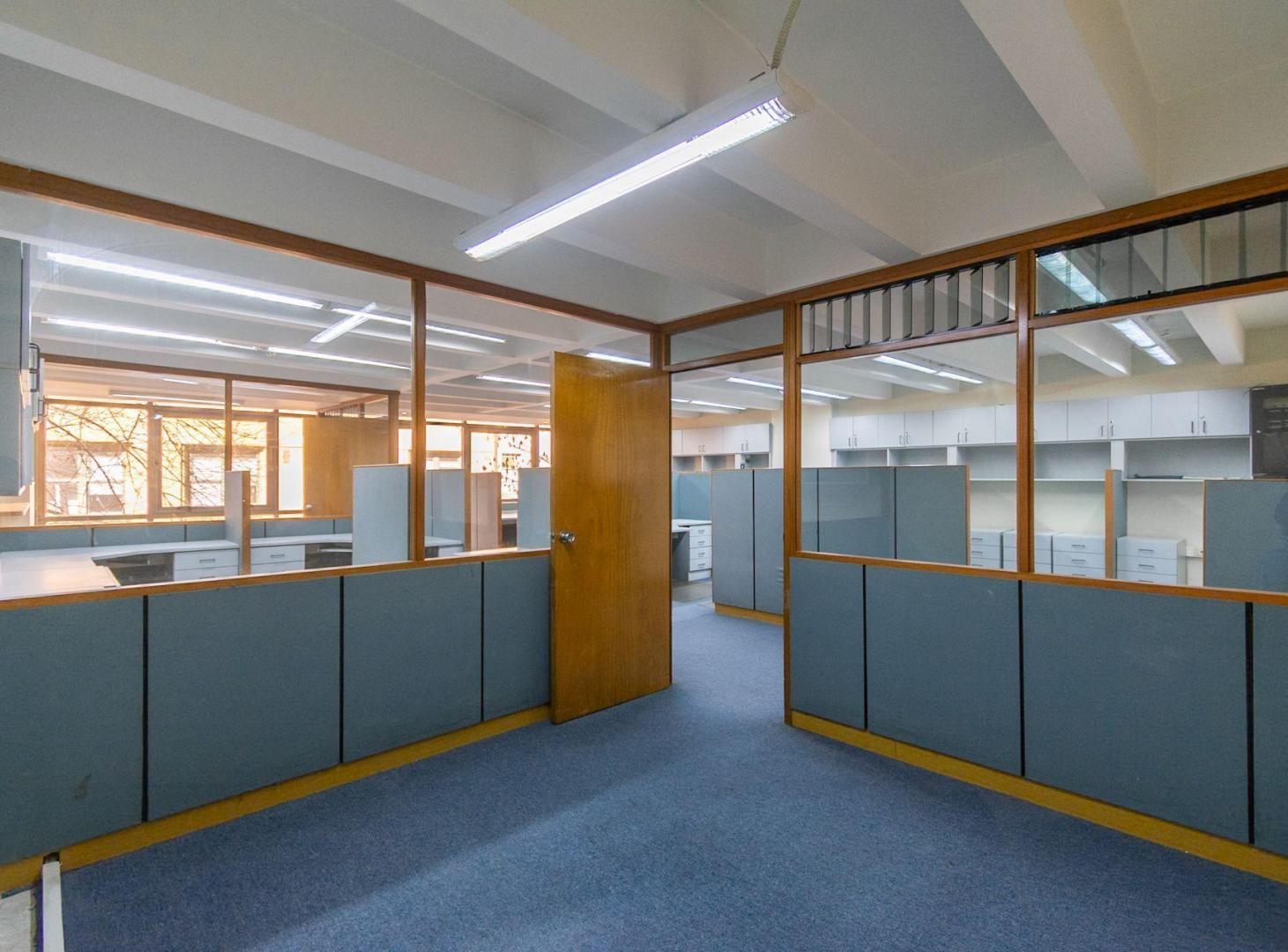 Foto de Oficina Piso 3 Entero Excelente Ubicacion y Estado, imagen 2