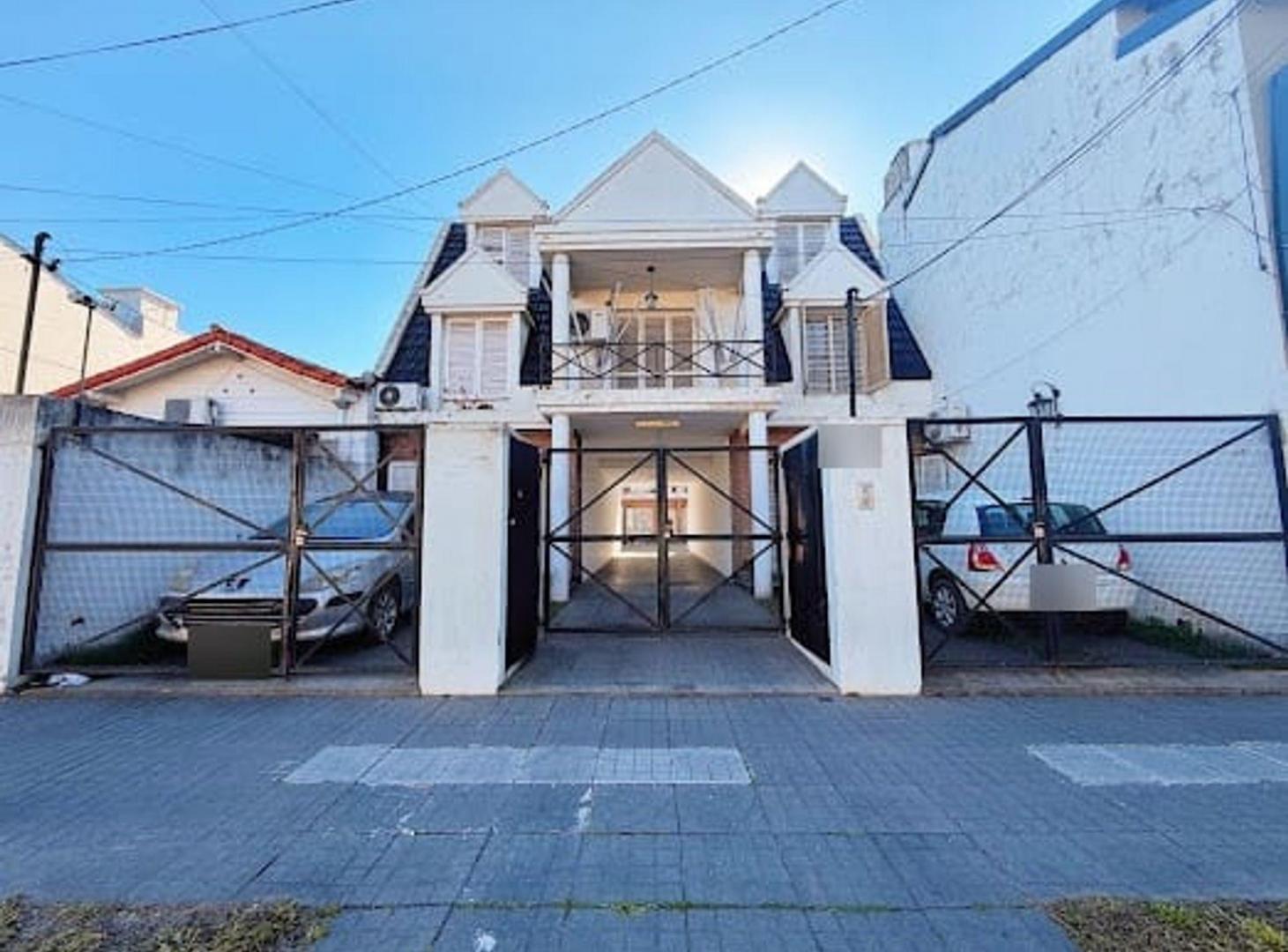 Foto de TRIPLEX 4 AMBIENTES CON COCHERA-VILLA SARMIENTO, imagen 2