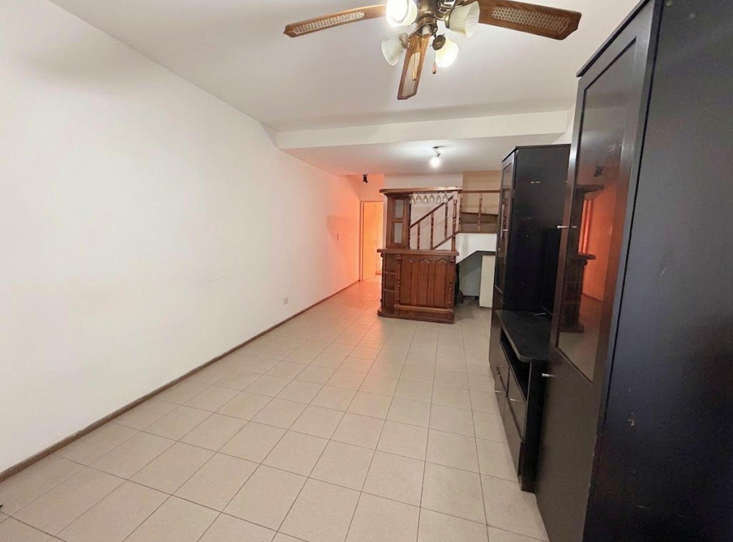 Foto de TRIPLEX 4 AMBIENTES CON COCHERA-VILLA SARMIENTO, imagen 3