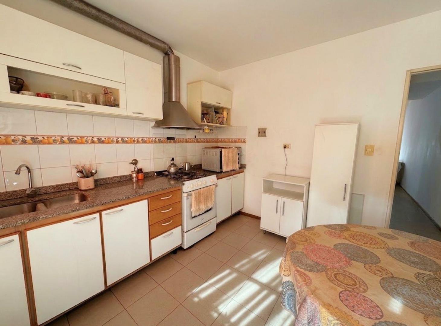 Foto de TRIPLEX 4 AMBIENTES CON COCHERA-VILLA SARMIENTO, imagen 1