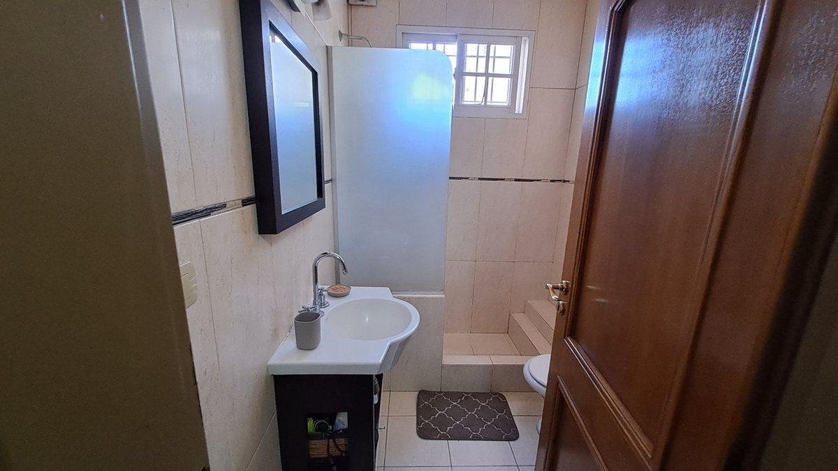Foto de VENTA CASA 5 AMBIENTES COCHERA JARDIN MONTE GRANDE, imagen 2