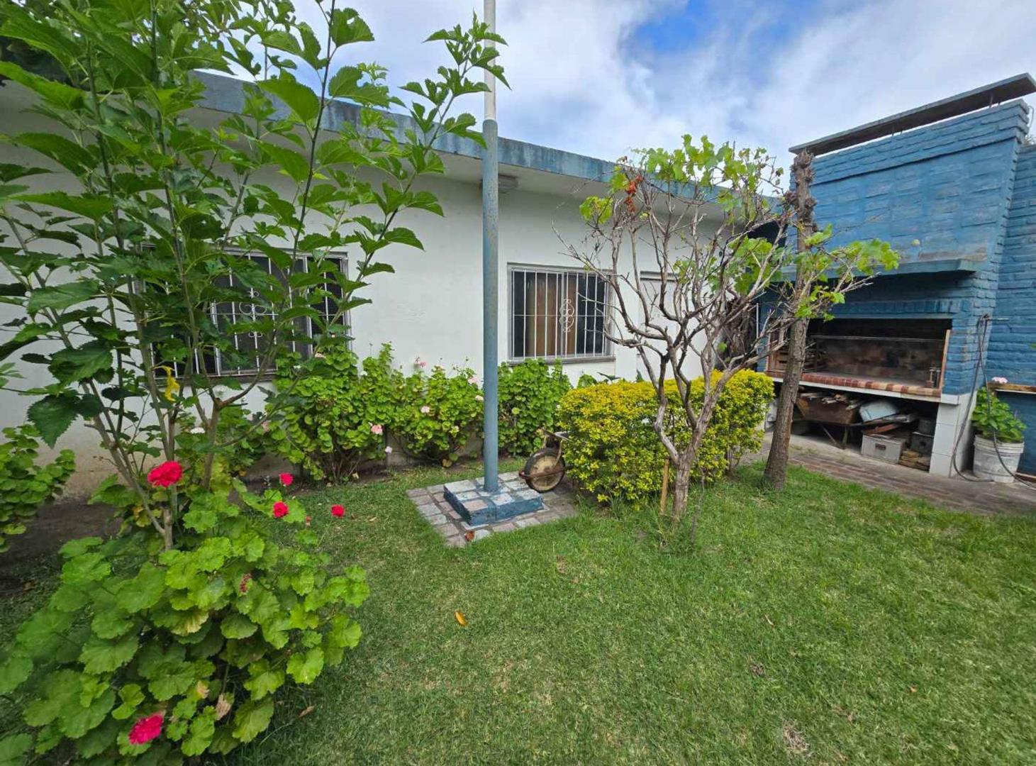 Foto de CASA 3 AMB JARDIN QUINCHO COCHERA GERLI LANUS, imagen 4