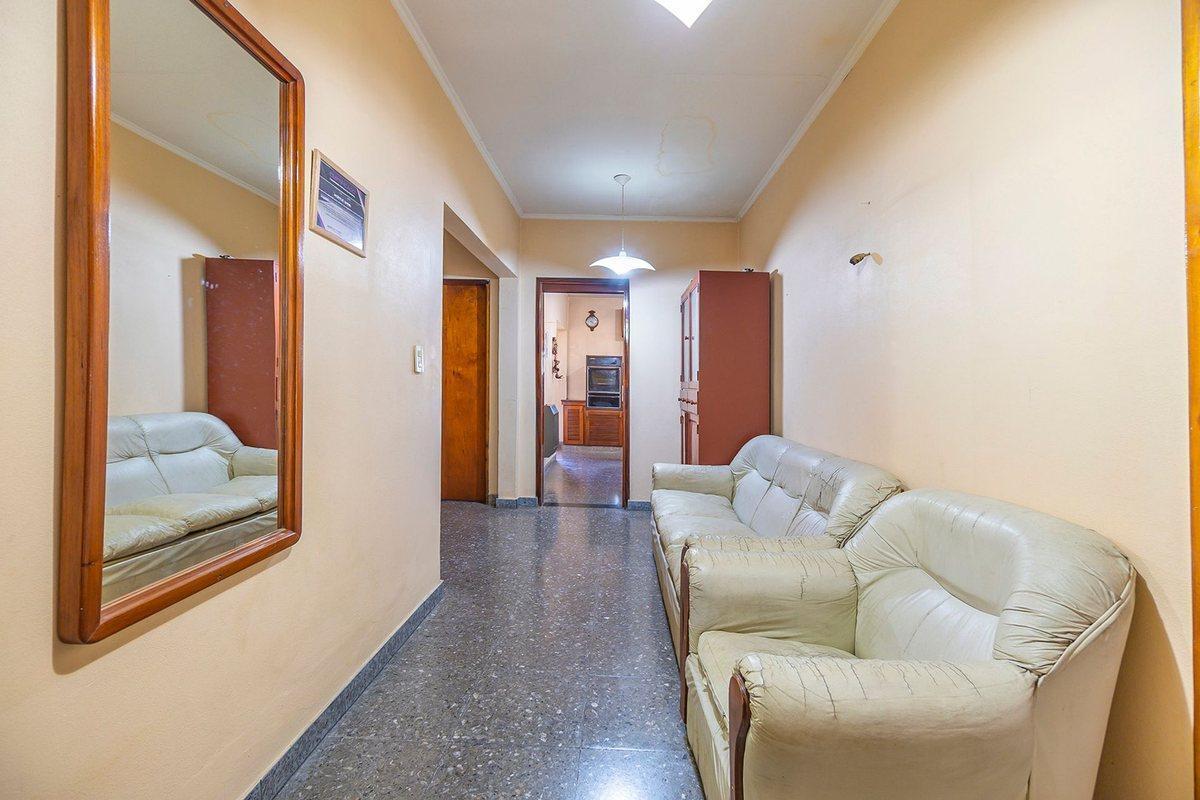 VENTA CASA DE 4 AMBIENTES EN LONGCHAMPS