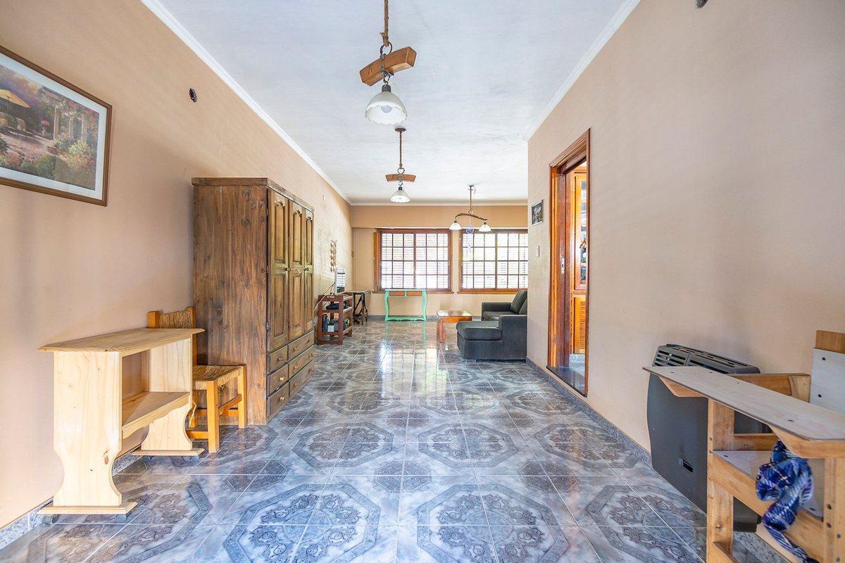 Foto de VENTA CASA DE 4 AMBIENTES EN LONGCHAMPS, imagen 4
