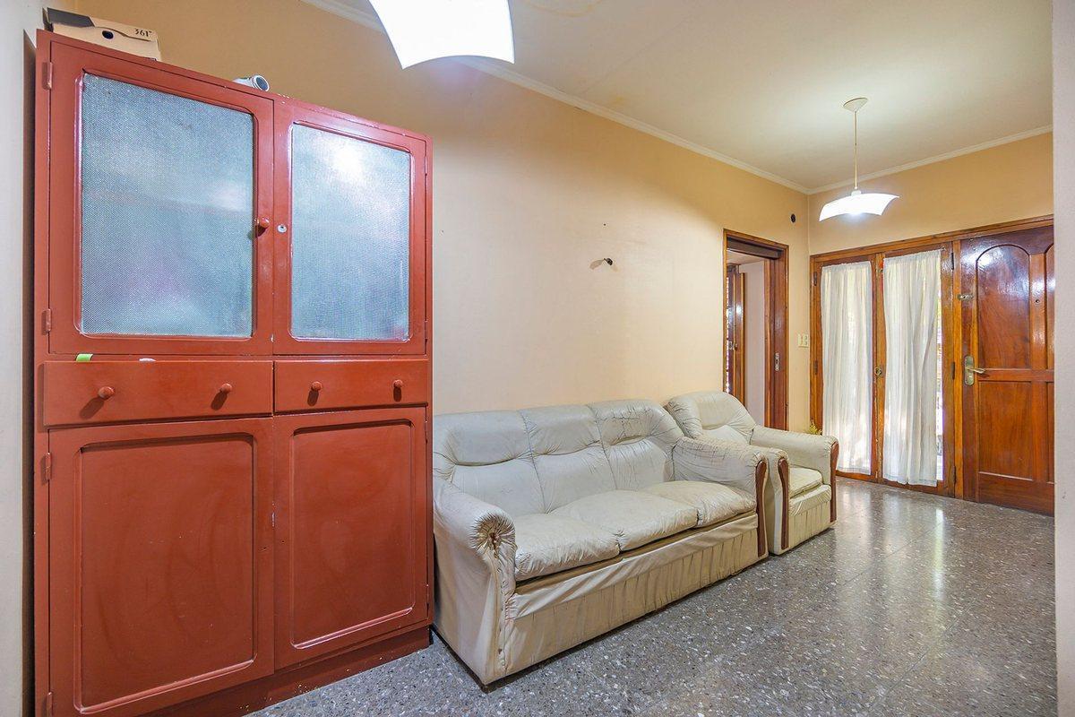 Foto de VENTA CASA DE 4 AMBIENTES EN LONGCHAMPS, imagen 2