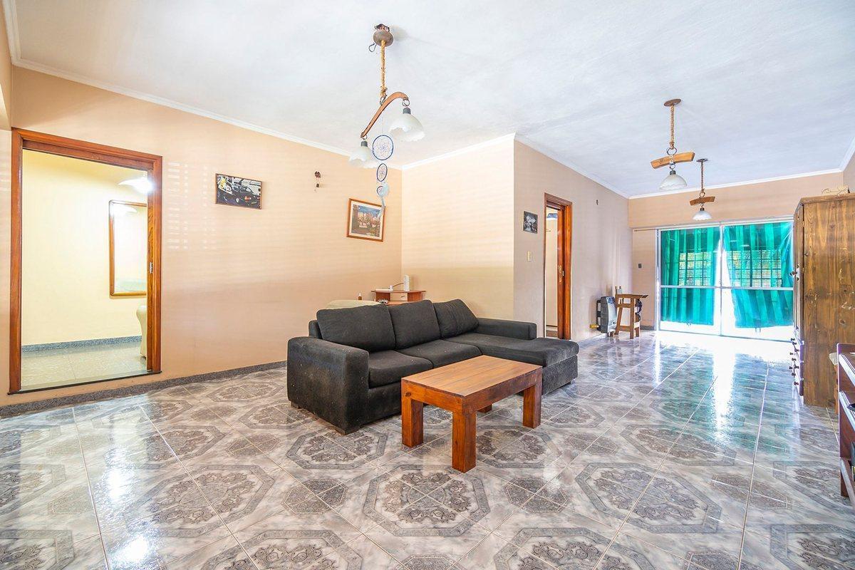 Foto de VENTA CASA DE 4 AMBIENTES EN LONGCHAMPS, imagen 5