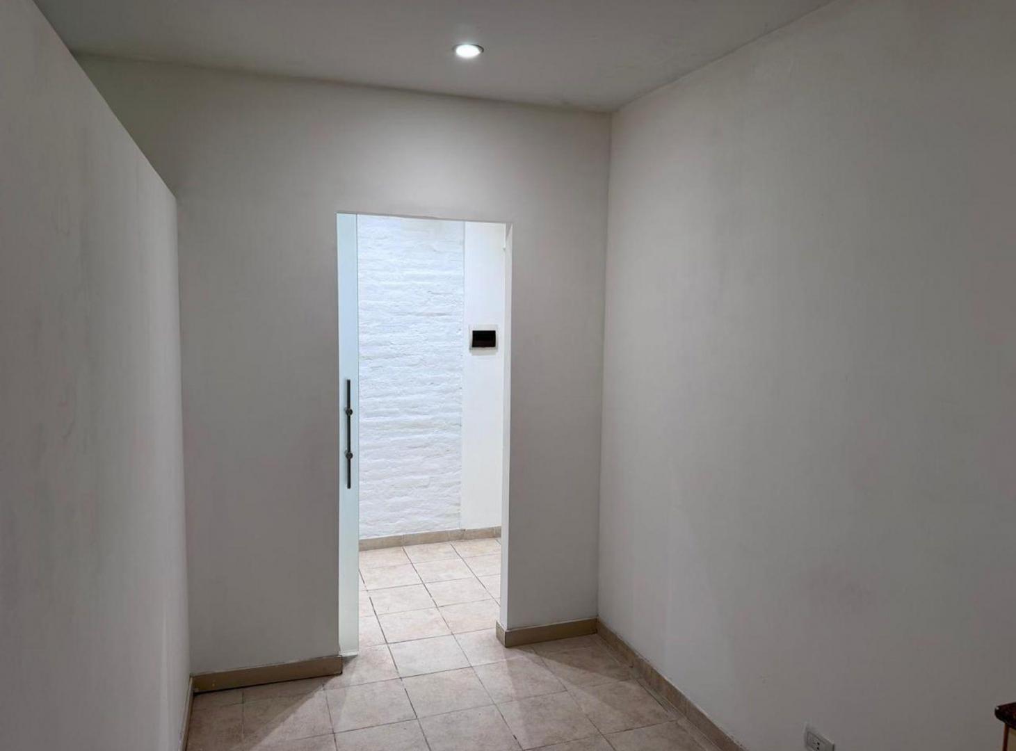 Foto de Alquiler monoambiente con patio. Muy bajas expensa, imagen 3