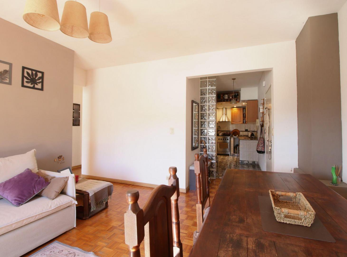 Foto de VENTA DE DEPARTAMENTO 3 AMBIENTES Y MEDIO FLORES, imagen 2