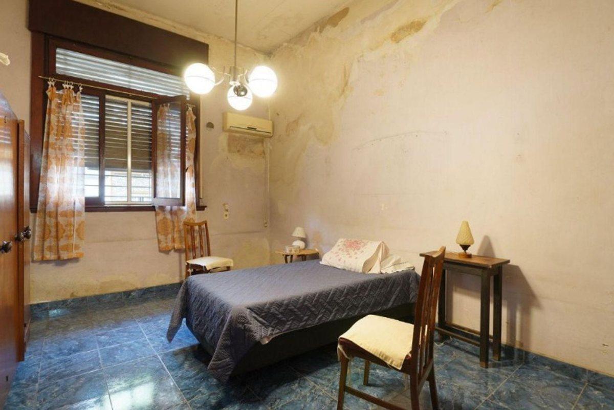Foto de Venta casa 7 amb. a refaccionar Parque Chacabuco, imagen 3