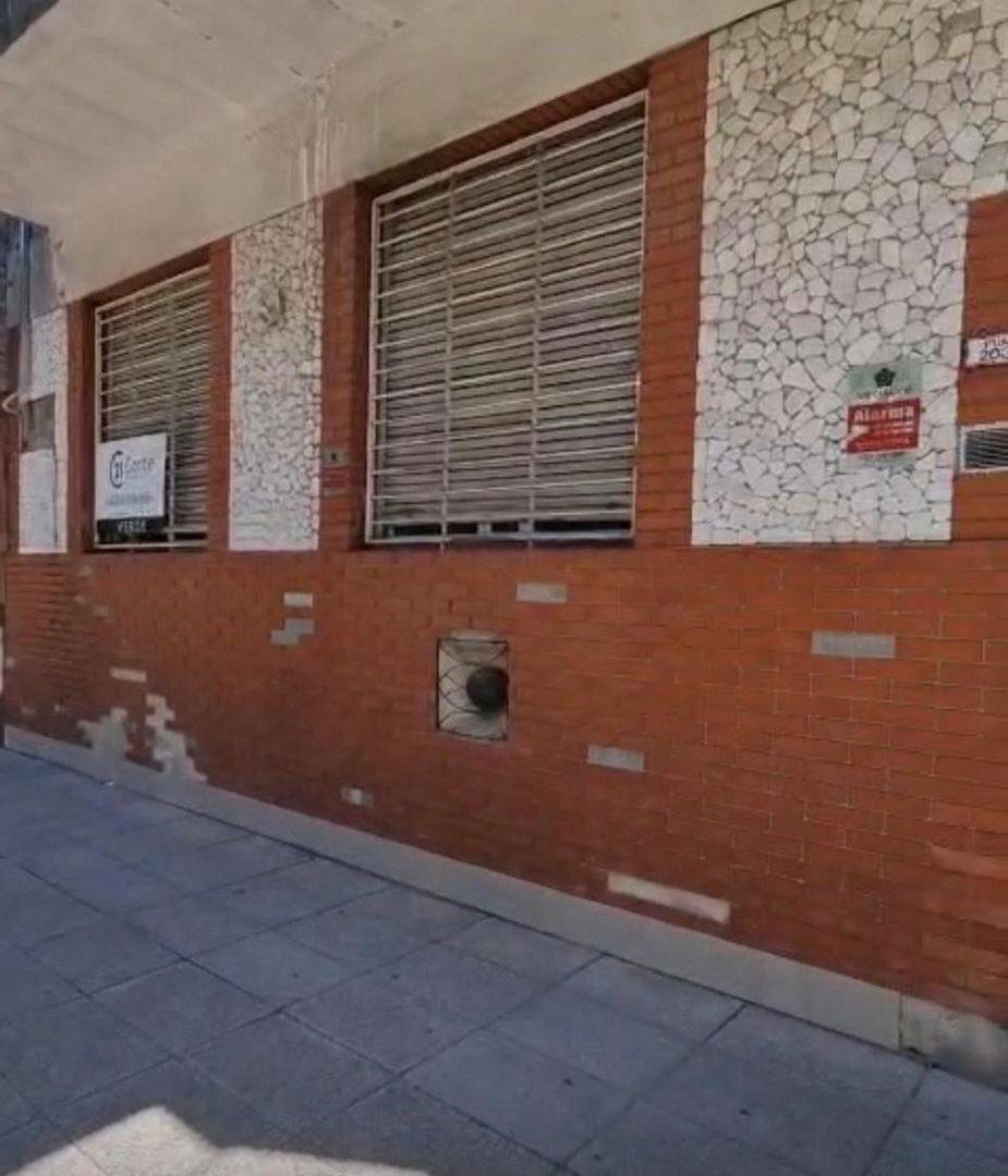 Foto de Venta casa 7 amb. a refaccionar Parque Chacabuco, imagen 2