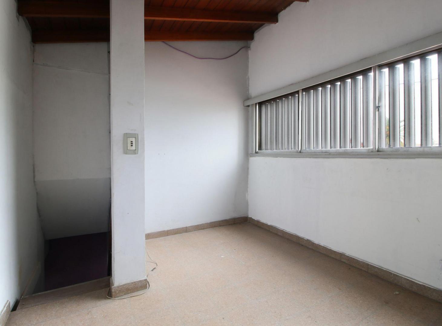 Foto de VENTA LOCAL, CASA Y GALPON LLAVALLOL, imagen 5