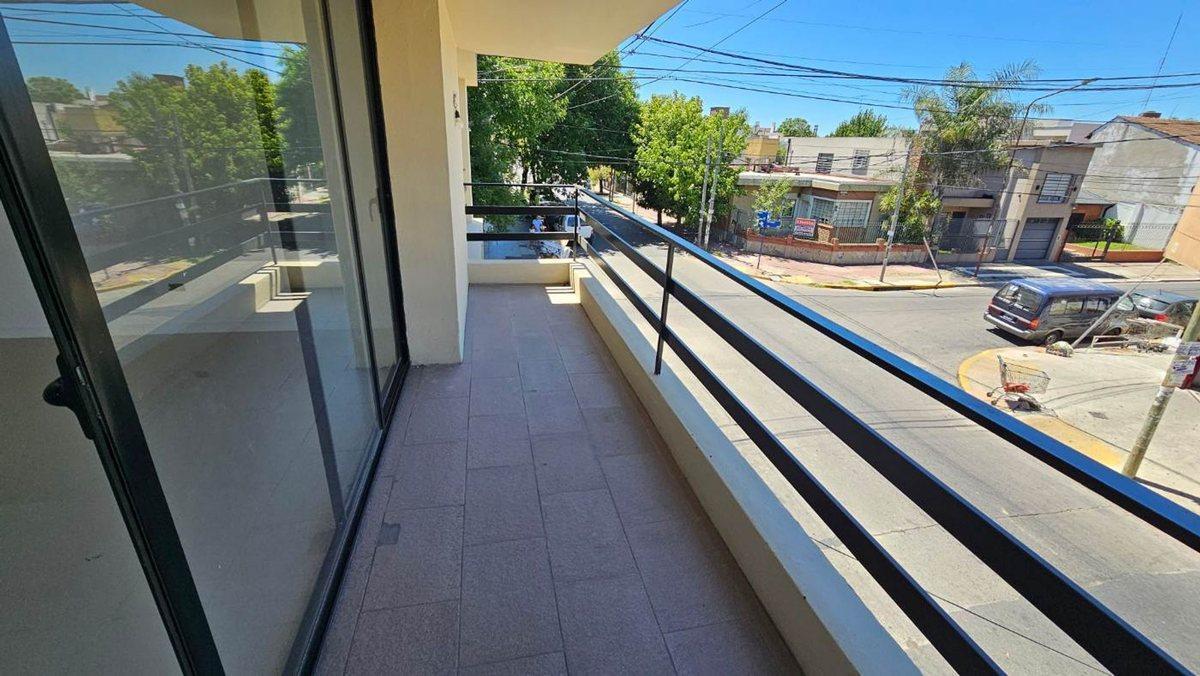 Foto de VENTA DPTO 2 AMB 4 AMB BALCON TERRAZA RAMOS MEJIA, imagen 2