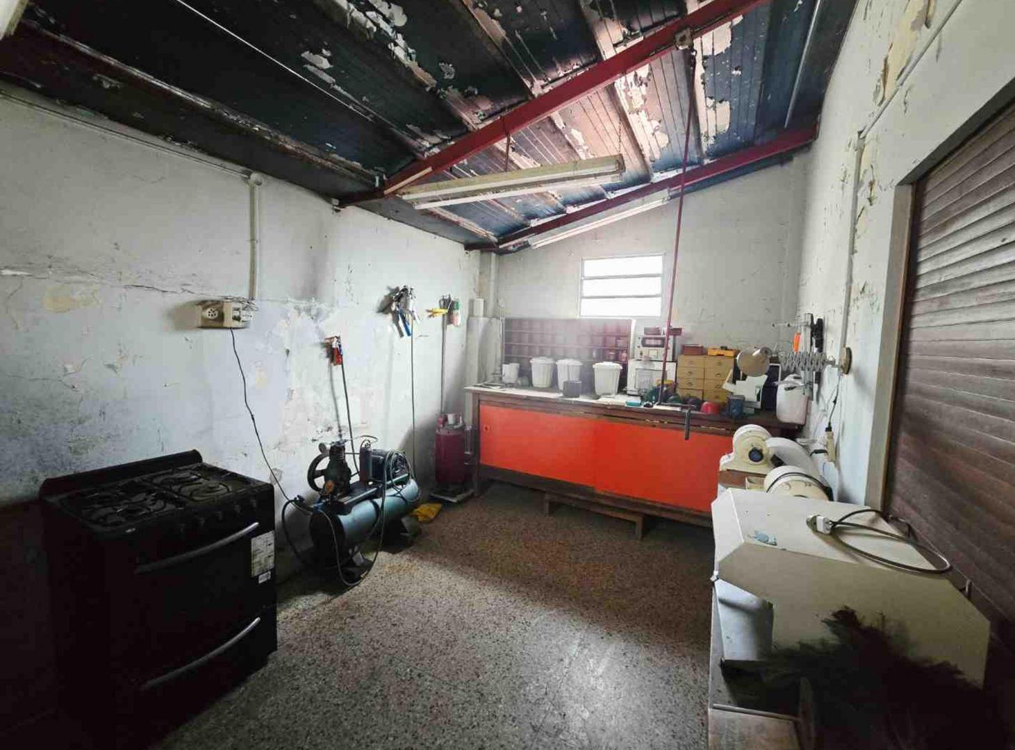 Foto de OFICINA/DPTO 4 AMB 2 PATIOS REFACCIONAR AVELLANEDA, imagen 5