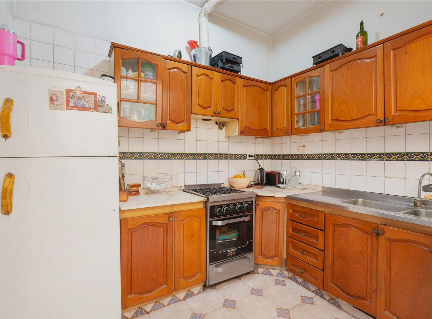 Foto de CASA 4 AMBIENTES ESQUINA CON TERRAZA EN BANFIELD, imagen 2