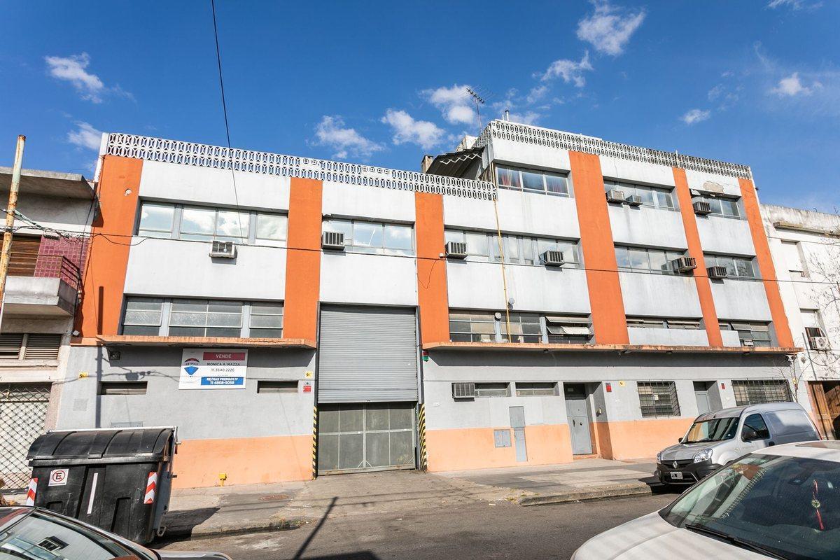 Foto de IMPORTANTE INMUEBLE COMERCIAL/INDUSTRIAL V. DEVOTO, imagen 3