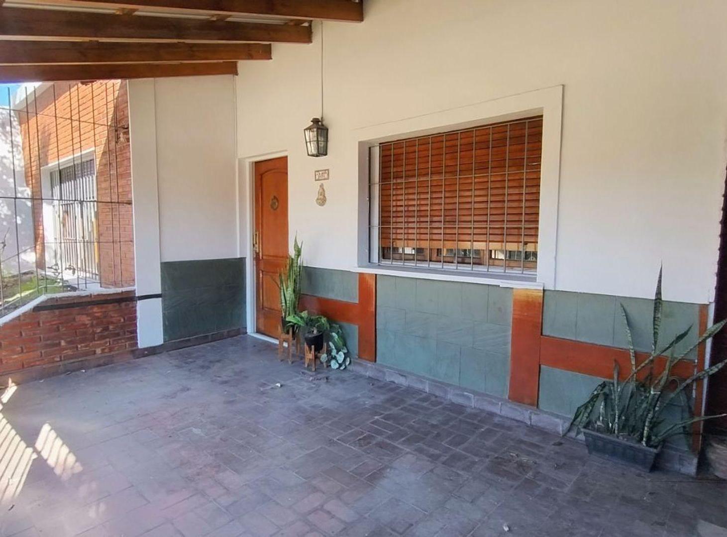 Foto de CASA 4 AMB APTO CREDITO COCHERA Y JARDIN QUILMES, imagen 4