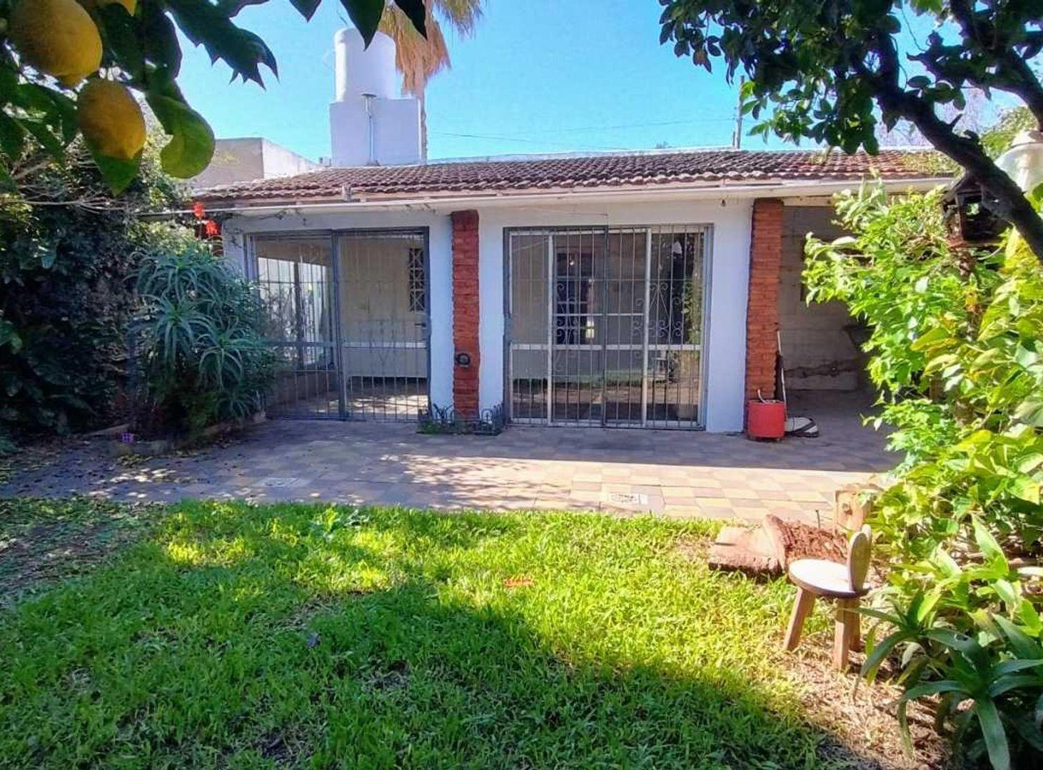 Foto de CASA 4 AMB APTO CREDITO COCHERA Y JARDIN QUILMES, imagen 2
