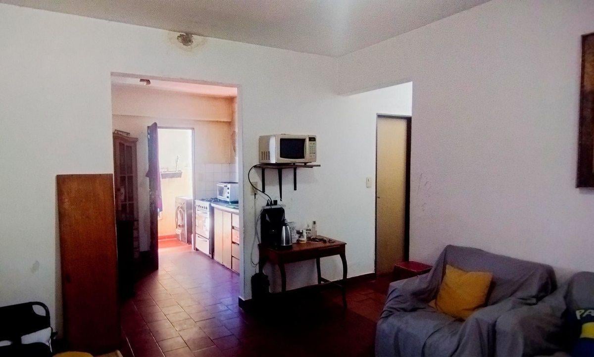 Foto de VENTA DEPARTAMENTO 4 AMBIENTES 21&136 BERAZATEGUI, imagen 2