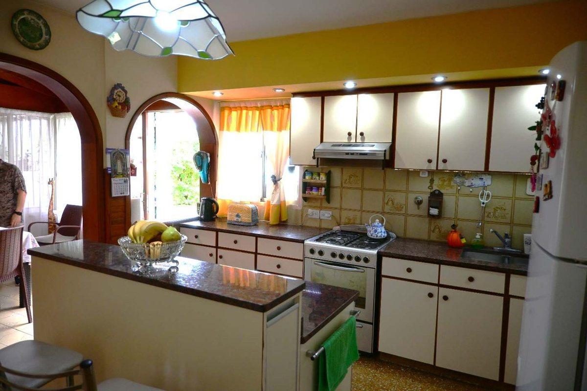 Foto de CASA 5 AMBIENTES ADROGUE JARDIN + GALERIA + GARAGE, imagen 4