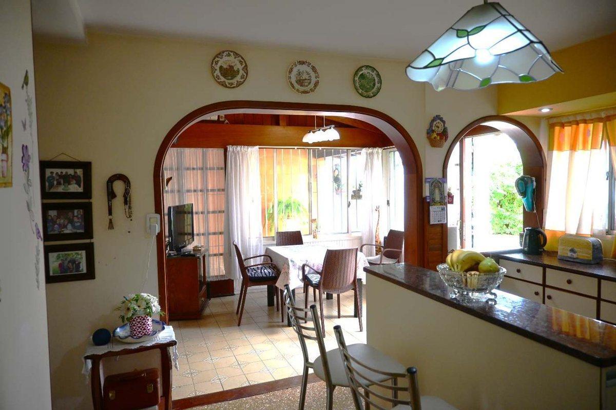 Foto de CASA 5 AMBIENTES ADROGUE JARDIN + GALERIA + GARAGE, imagen 3
