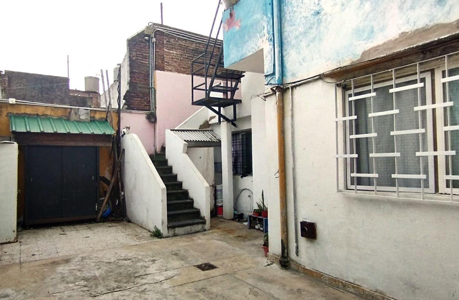 Foto de OPORTUNIDAD EN SARANDÍ -6 MONOAMBIENTES + GARAGE, imagen 3