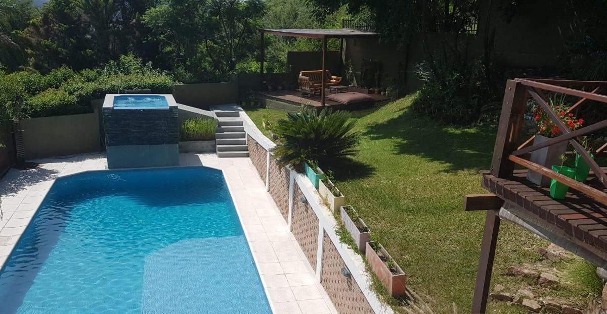 Casa en Venta en Villa Carlos Paz, 6 Dorm. 5