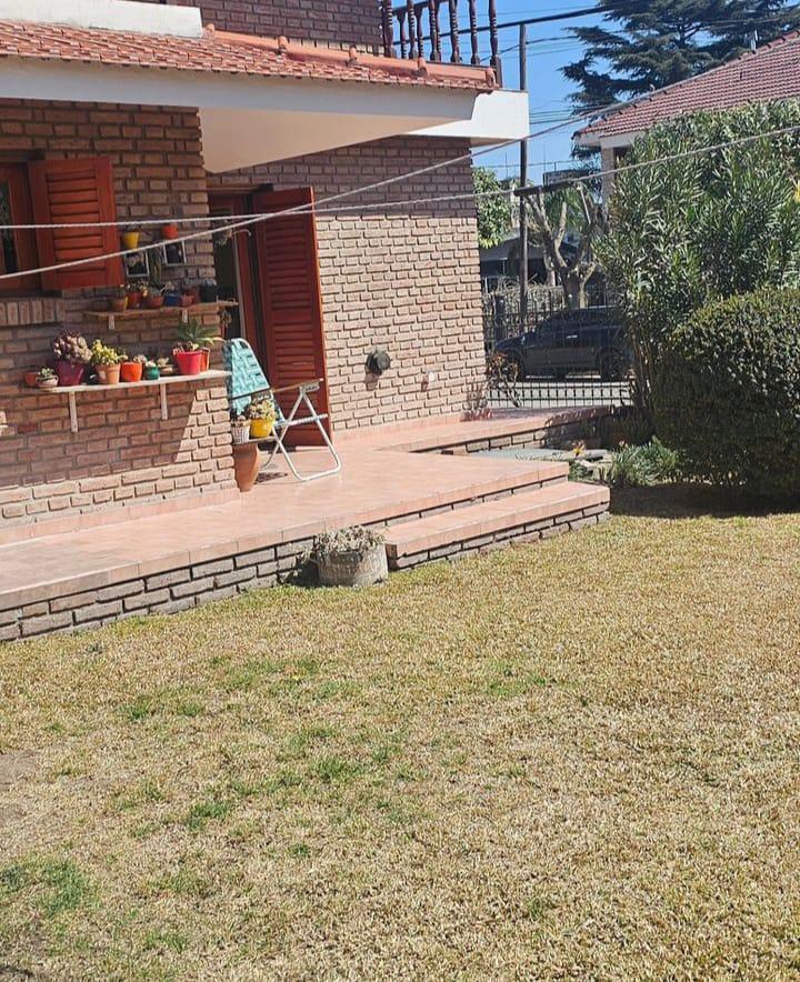 Casa en Venta en Barrio Santa Rita 3 Dorm. 5