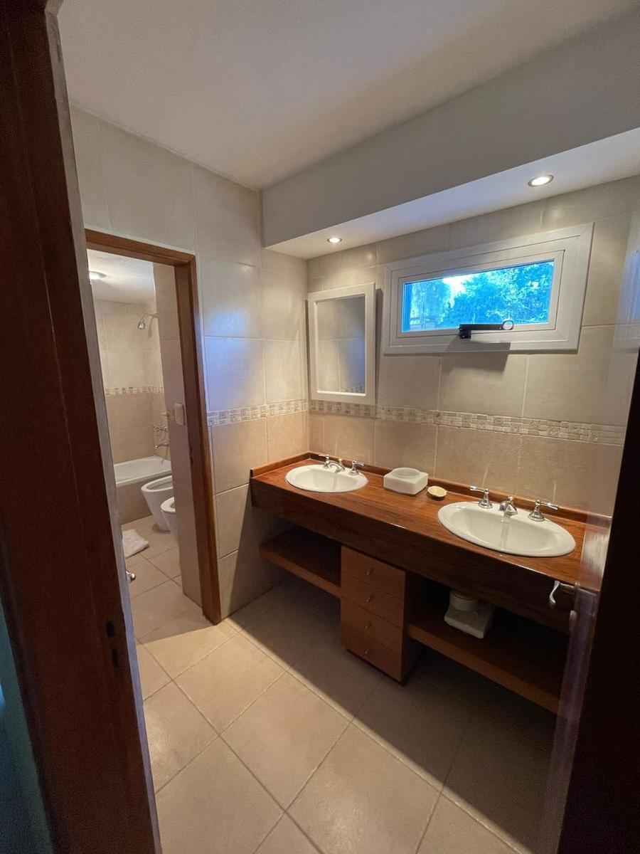 Casa en Venta en Villa Lago Azul 7 Dorm. 2