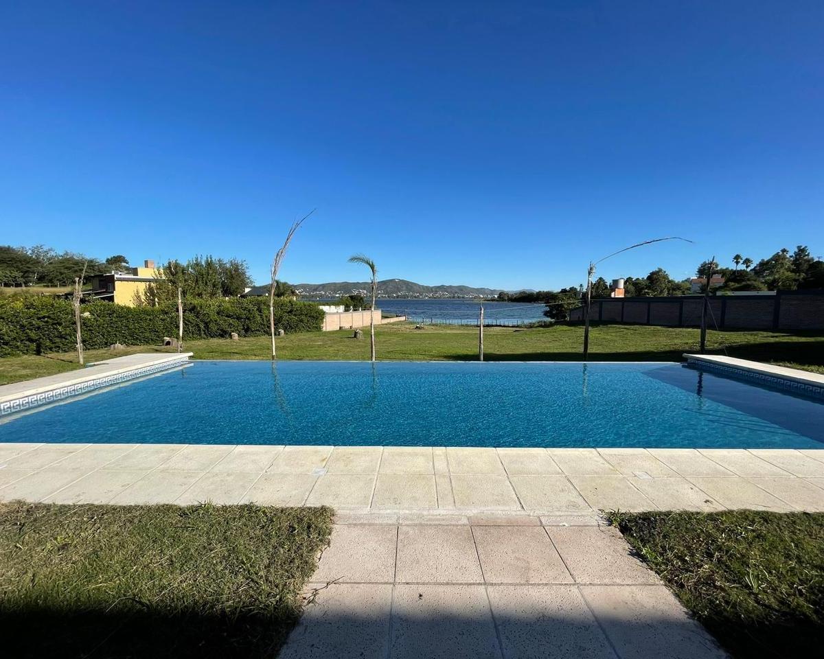 Casa en Venta en Villa Lago Azul 7 Dorm. 4