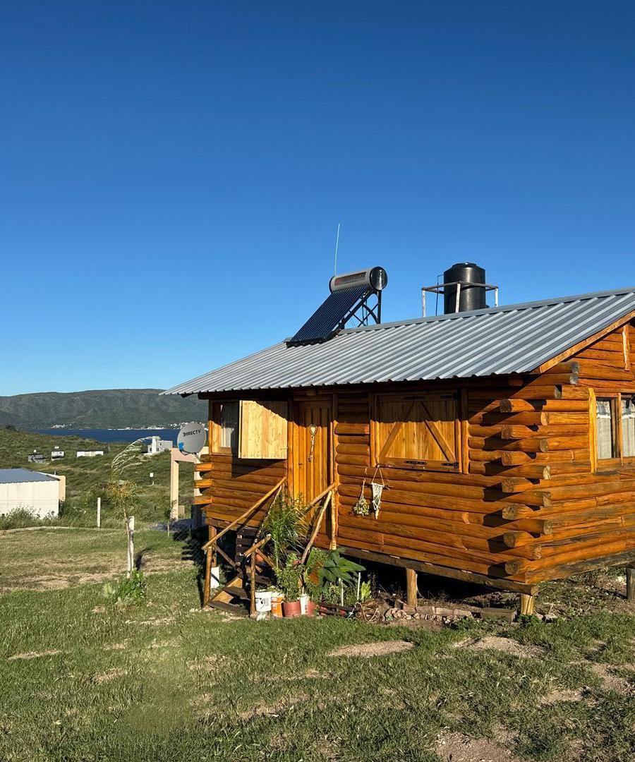Dos cabañas en venta en Villa Carlos Paz con vista al lago.